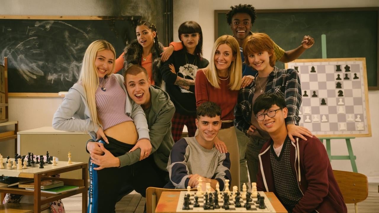 Checkmates - Ziemlich schräge Figuren Hintergrundbild